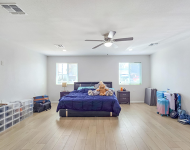 8012 W Highland Avenue - Photo Thumbnail 11