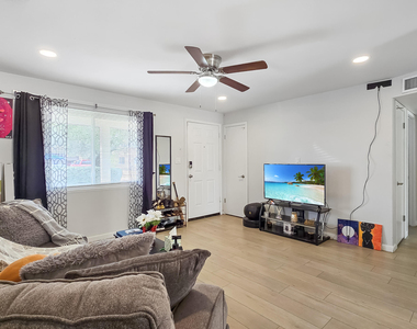 8012 W Highland Avenue - Photo Thumbnail 6