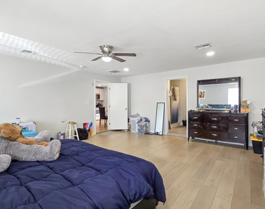 8012 W Highland Avenue - Photo Thumbnail 13