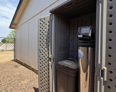 8012 W Highland Avenue - Photo Thumbnail 4