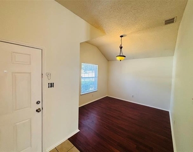 1108 Alexandria Drive - Photo Thumbnail 2