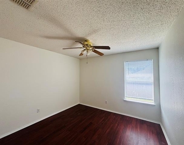 1108 Alexandria Drive - Photo Thumbnail 12