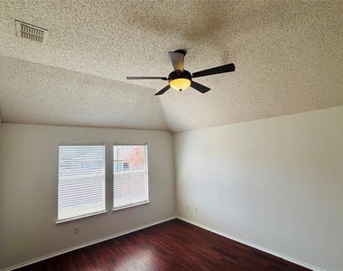 1108 Alexandria Drive - Photo Thumbnail 7