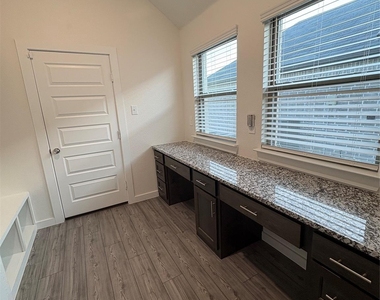 3258 Feller Lane - Photo Thumbnail 11