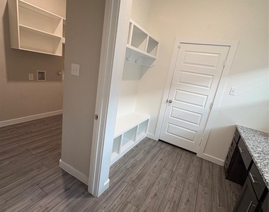 3258 Feller Lane - Photo Thumbnail 12