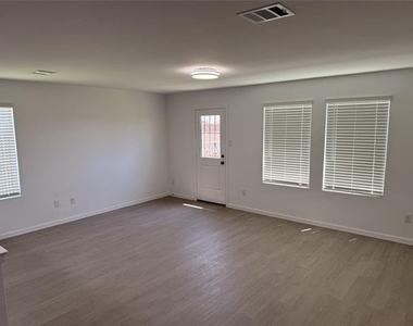 7808 Marion Downs Trail - Photo Thumbnail 6