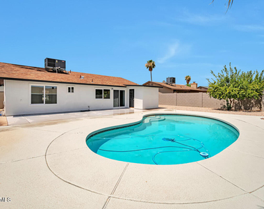 906 W Colgate Drive - Photo Thumbnail 2