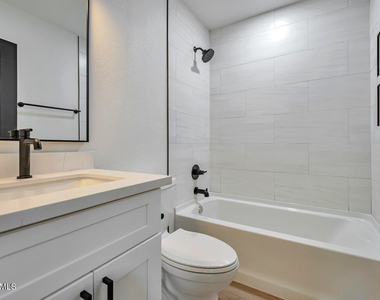 906 W Colgate Drive - Photo Thumbnail 9