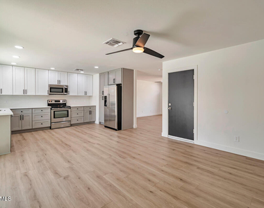 906 W Colgate Drive - Photo Thumbnail 5