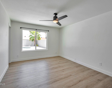 906 W Colgate Drive - Photo Thumbnail 11