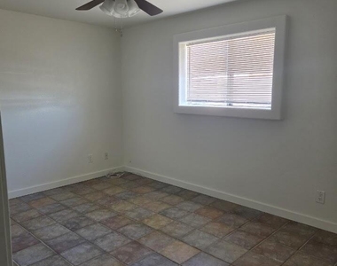 35 E Fairmont Drive - Photo Thumbnail 16