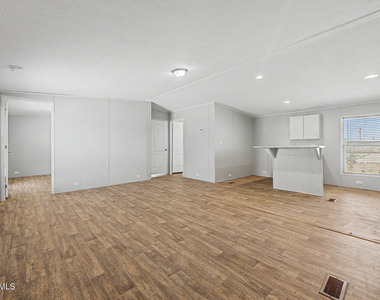 3360 W Madera Drive - Photo Thumbnail 7
