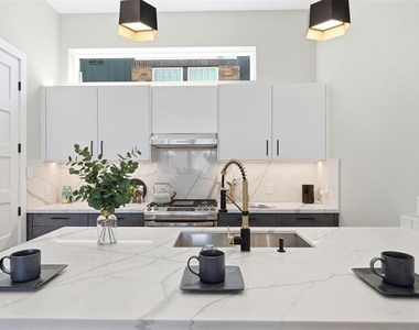2214 Annex Avenue - Photo Thumbnail 9
