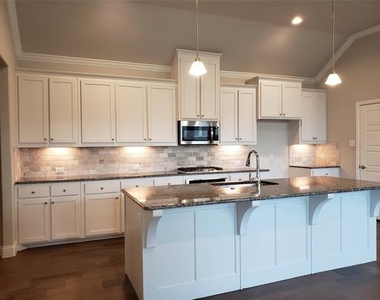 940 Parkside Drive - Photo Thumbnail 6