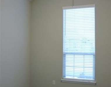 940 Parkside Drive - Photo Thumbnail 15
