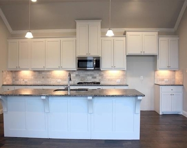 940 Parkside Drive - Photo Thumbnail 5