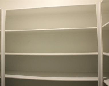 940 Parkside Drive - Photo Thumbnail 8
