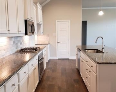 940 Parkside Drive - Photo Thumbnail 7