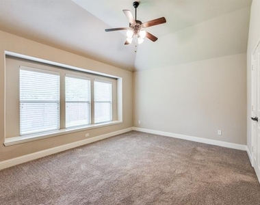 1722 Sherwood Drive - Photo Thumbnail 8