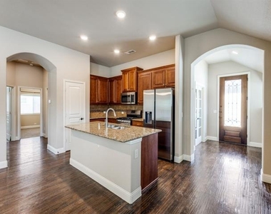 1722 Sherwood Drive - Photo Thumbnail 4