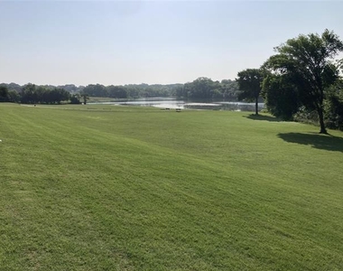 1722 Sherwood Drive - Photo Thumbnail 14