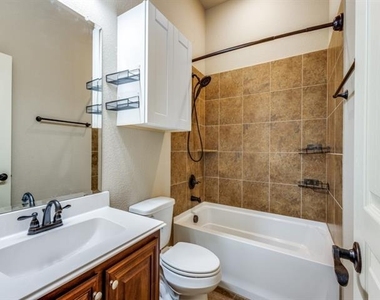 1722 Sherwood Drive - Photo Thumbnail 6