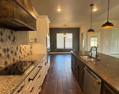 499 Christian Way - Photo Thumbnail 10