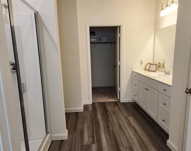 724 Crestridge Drive - Photo Thumbnail 4