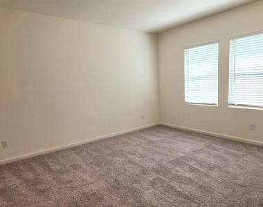 724 Crestridge Drive - Photo Thumbnail 5