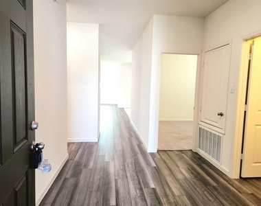 724 Crestridge Drive - Photo Thumbnail 3