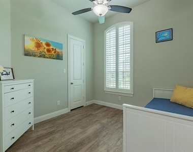 12163 Curry Creek Drive - Photo Thumbnail 6