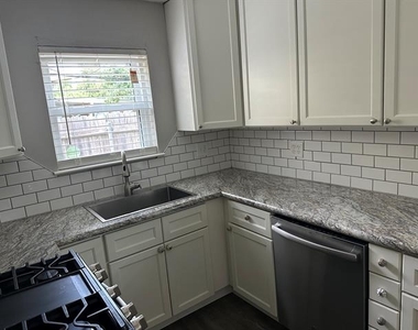 3018 Gardenia Drive - Photo Thumbnail 7
