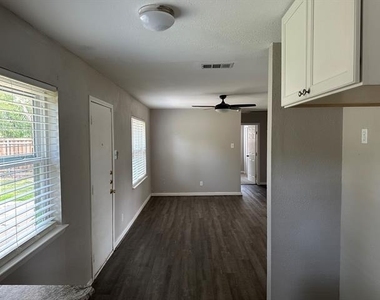 3018 Gardenia Drive - Photo Thumbnail 9