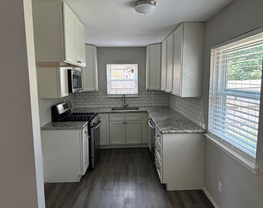 3018 Gardenia Drive - Photo Thumbnail 6