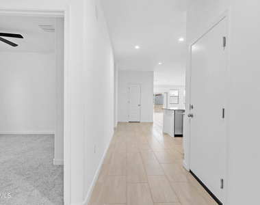 2856 W Seaver Avenue - Photo Thumbnail 1