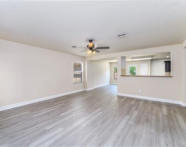 5946 Harbor Glen Drive - Photo Thumbnail 4