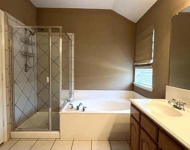 1234 Iowa Road - Photo Thumbnail 12