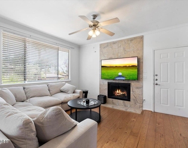 7009 E Acoma Drive - Photo Thumbnail 4