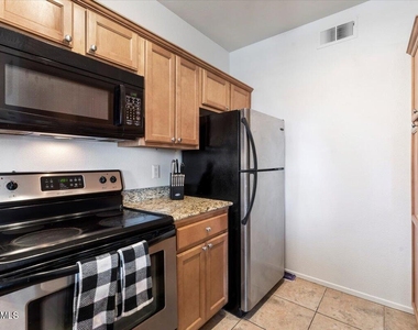 7009 E Acoma Drive - Photo Thumbnail 9