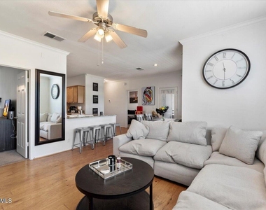 7009 E Acoma Drive - Photo Thumbnail 5