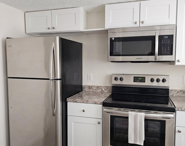 461 W Holmes Avenue - Photo Thumbnail 3
