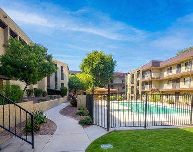 461 W Holmes Avenue - Photo Thumbnail 1