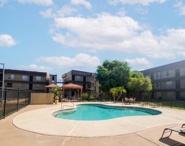 461 W Holmes Avenue - Photo Thumbnail 26