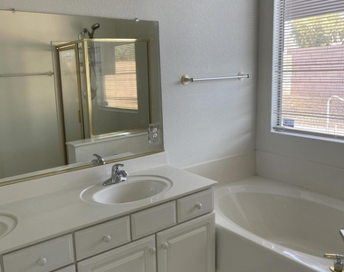 4722 E Chisum Trail - Photo Thumbnail 8