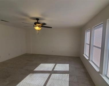 109 Southwestern Drive - Photo Thumbnail 13