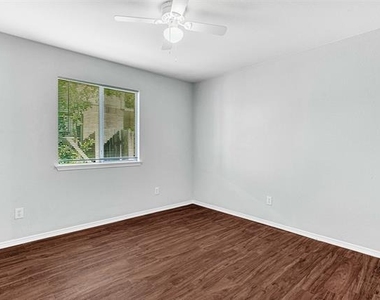 2600 Terrace Drive - Photo Thumbnail 20