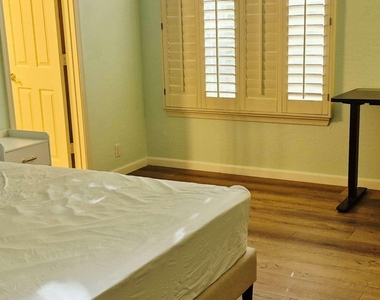 10511 N 117th Place - Photo Thumbnail 32