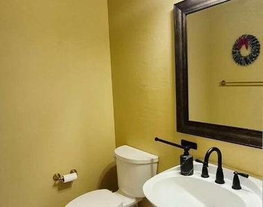 10511 N 117th Place - Photo Thumbnail 29