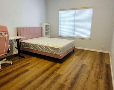 10511 N 117th Place - Photo Thumbnail 22