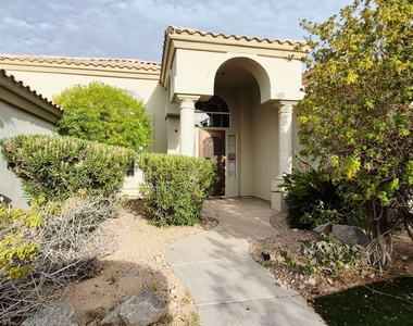 10511 N 117th Place - Photo Thumbnail 2